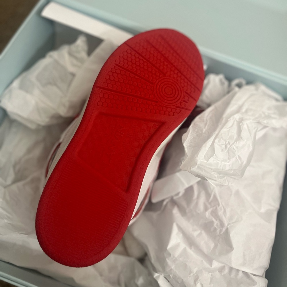 Women 39 , run a little big 38.5/38 can fit …AUTHENTIC